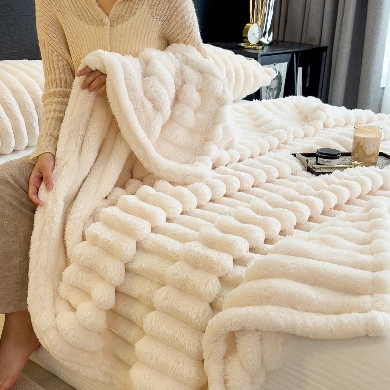 Luxury Faux Rabbit Fur Throw Blanket – Ultra Soft & Cozy